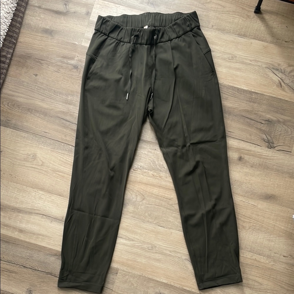 Lululemon Women’s Olive Green Pants